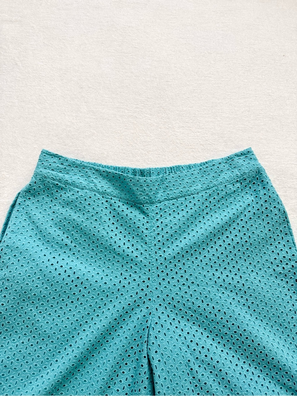 Isaac Mizrahi 100% Eyelet Bermuda Shorts Women’s Size 10 - Picture 4 of 7